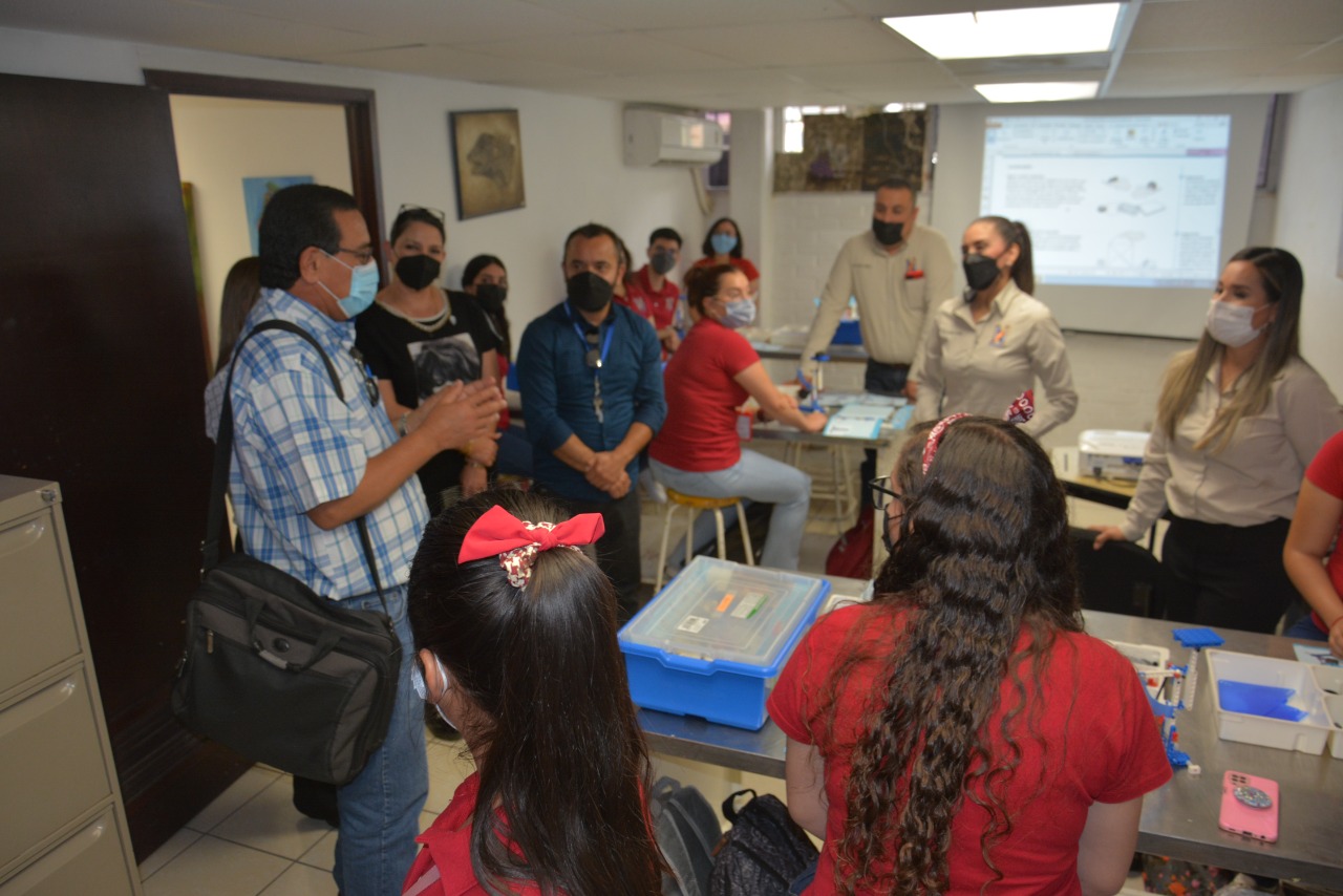 Club de Ciencias, parte fundamental en la formación integral de estudiantes como futuros docentes